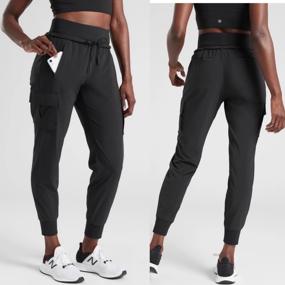 Women’s Athleta Black Sutton Joggers Size 2